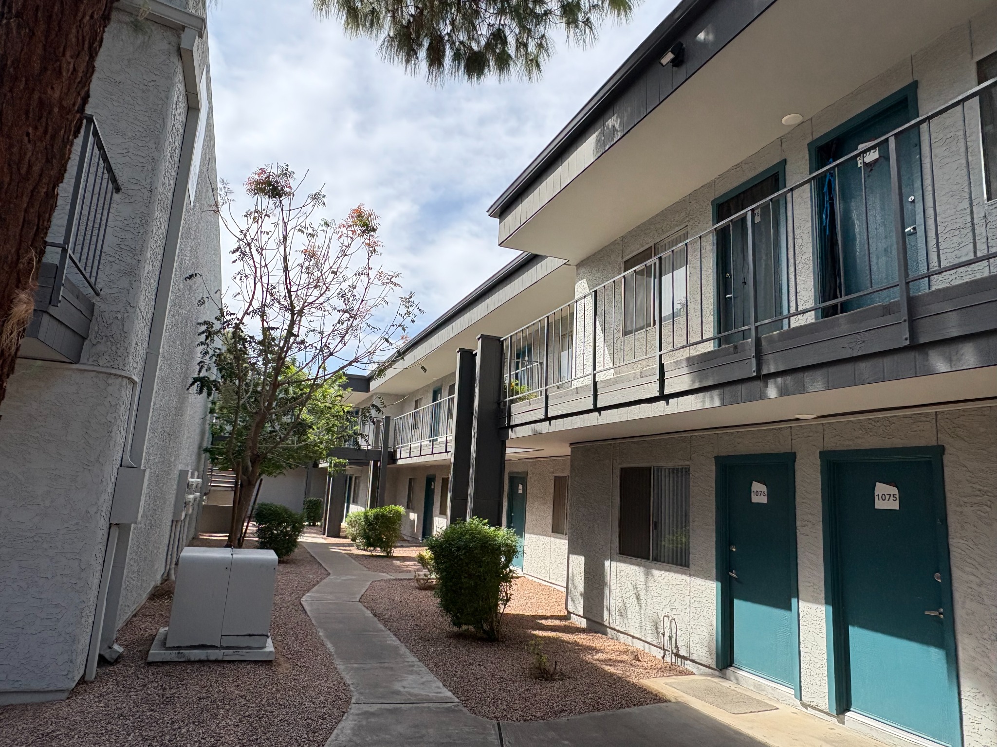 Phoenix Apartment Community Gutter Installation